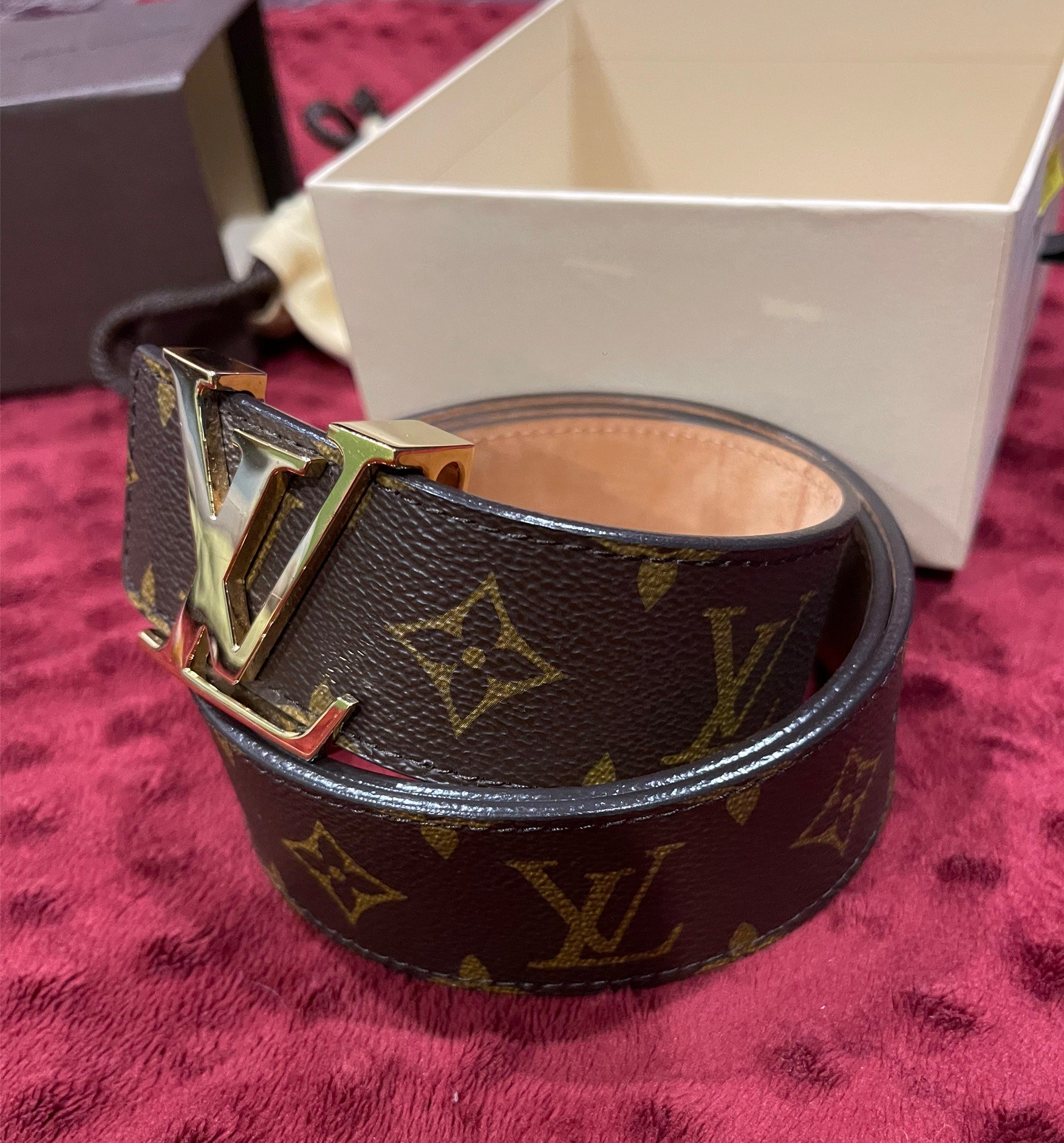 เข็มขัด Louis Vuitton Initials Monogram Brown Tan Gold Logo สภาพ 90 % เหมือนใหม่