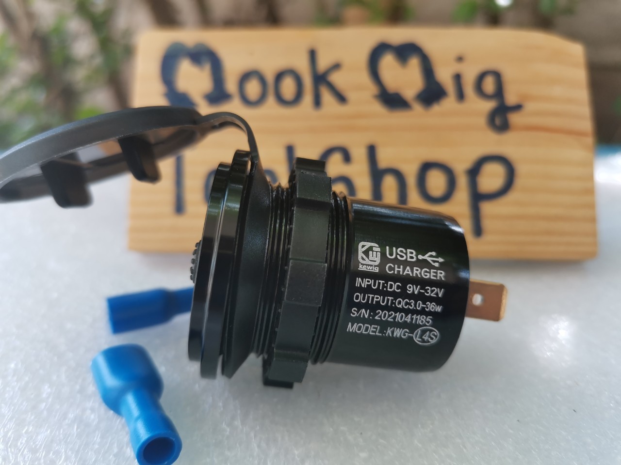 USB Charger อลูมิเนียม QC 3.0A พร้อมสวิทช์สัมพัส งานดี ไฟสวย ชาร์จเร็ว Power Box / รถยนต์
