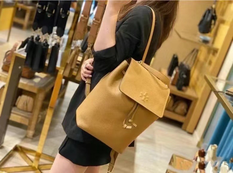 **do** กระเป๋าเป้หนังแท้ Tory Burch Plain Leather Crossbody Backpacks สินค้าใหม่ ของแท้