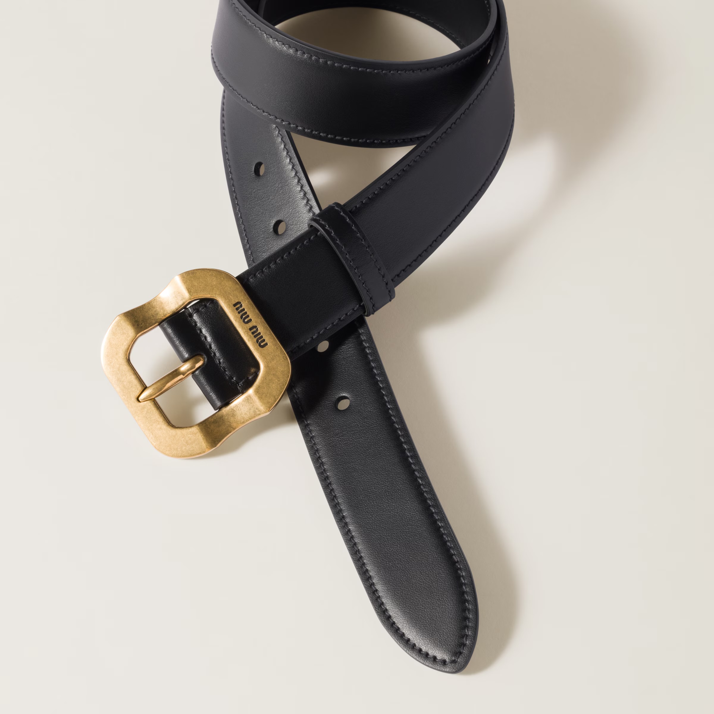 **do** เข็มขัดหนัง MIUMIU หัวเข็มขัดเป็นทองแดงเคลือบทอง 18K หนังกว้าง 3.5 cm สินค้าใหม่ ของแท้
