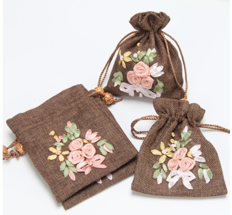 ถุงผ้ากระสอบ แต่งดอกไม้ ถุงผ้าใส่ของชำร่วย ขนาด 10x14 cm แบบน่ารัก สีหวาน ถุงผ้าเก๋ ๆ 536901