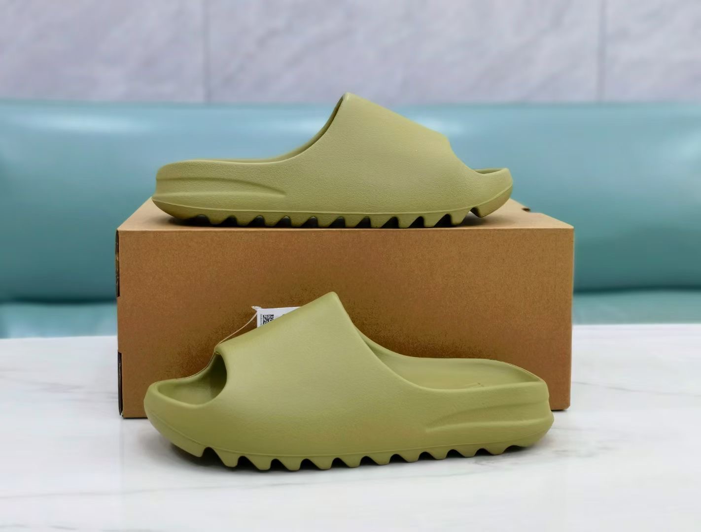 C2** รองเท้าแตะ adidas Yeezy YEEZY "Azure" slides มี 2 สี มีไซส์ Us3-11 สินค้าใหม่ ของแท้