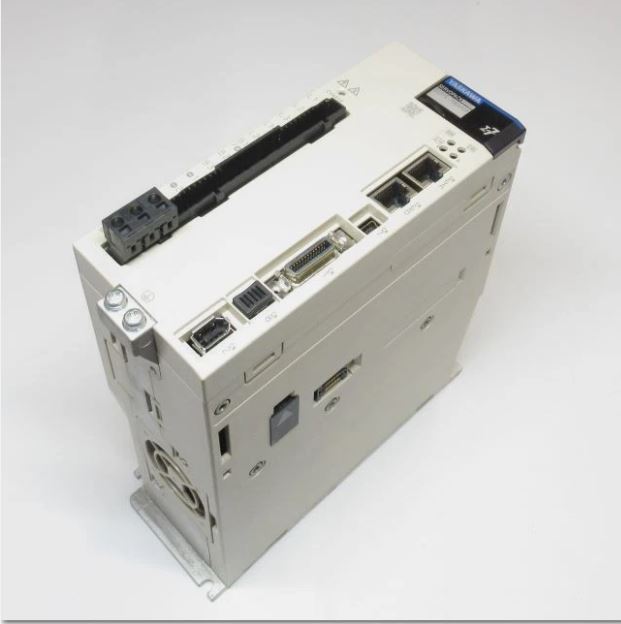 SGD7S-7R6AA0A SERVO DRIVE "YASKAWA"