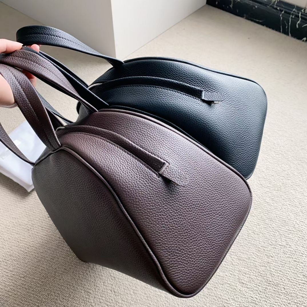 **do** กระเป๋าหนัง THE ROW TWO LOGO BOWLER BAG มี2 สี สินค้าใหม่ ของแท้