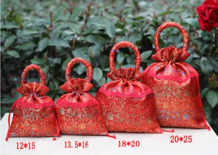 ถุงผ้าไหม สีแดง ลายจีน ใส่ของขวัญ ของชำร่วยงานแต่งงาน ถุงผ้าใส่ของขวัญ แบบมีหูหิ้ว น่ารัก ๆ 802253