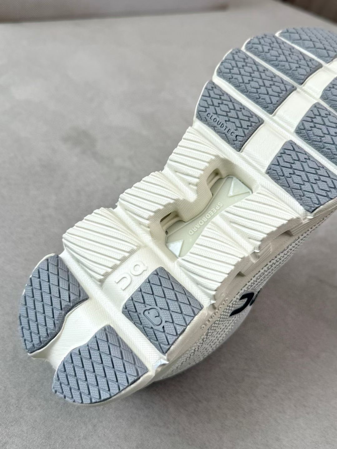 **do** รองเท้าผ้าใบ ON Cloud X Z5 มี 3 สี มีไซส์ ผญ 36-40 ผช 40-47 สินค้าใหม่ ของแท้