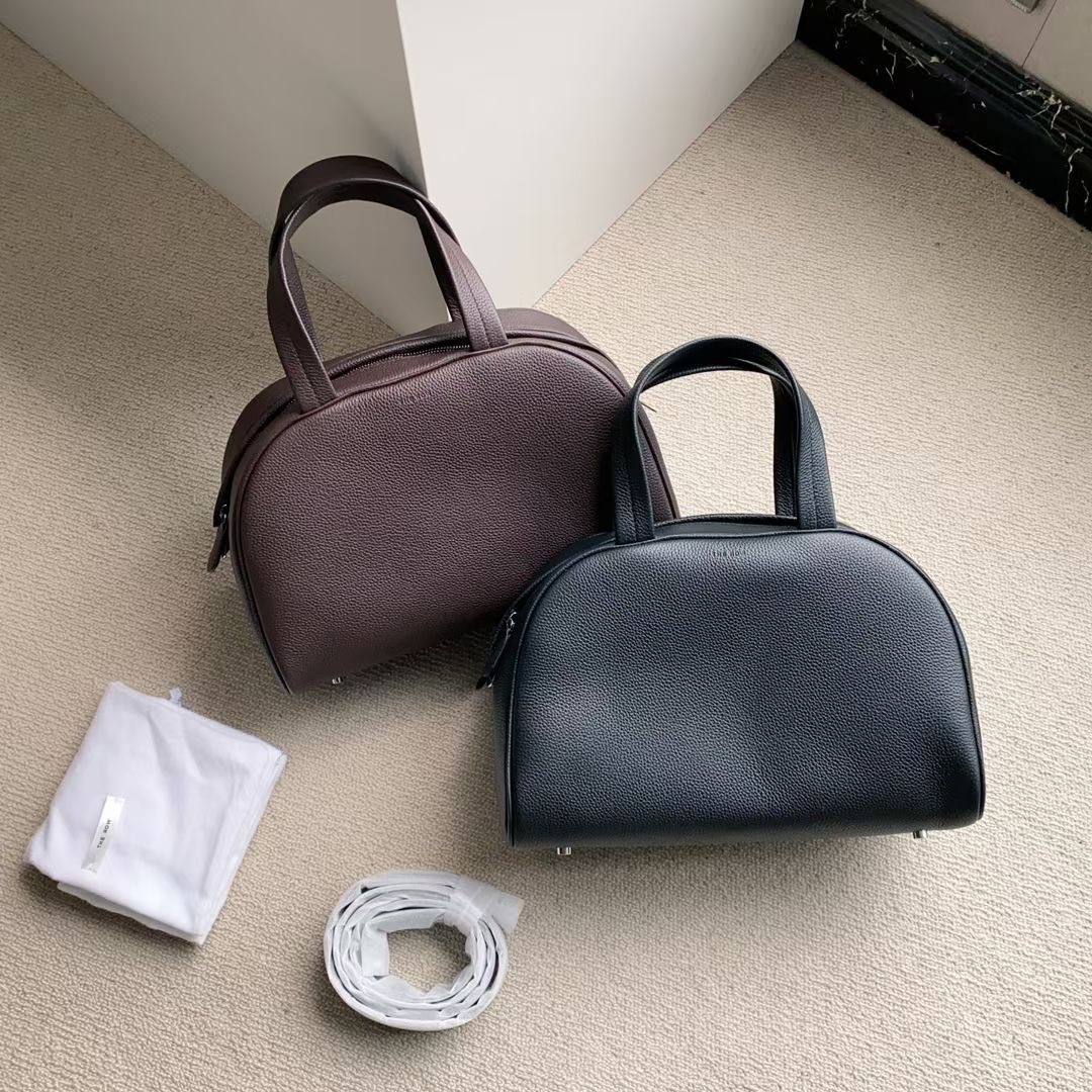 **do** กระเป๋าหนัง THE ROW TWO LOGO BOWLER BAG มี2 สี สินค้าใหม่ ของแท้