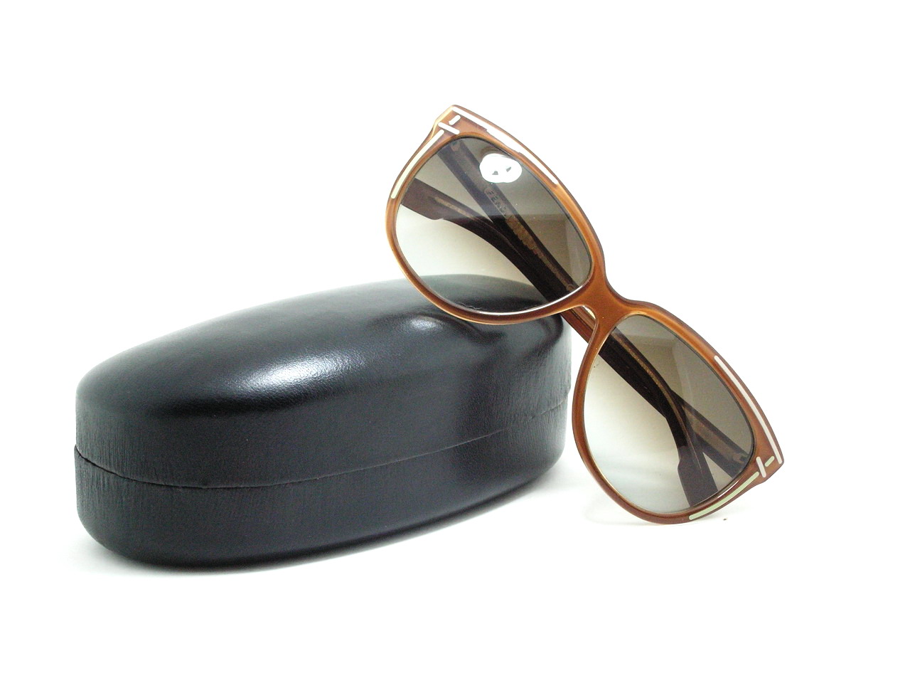 แว่นกันแดด Fendi สวยหรูสุดๆค่ะ ของแท้100%และถูกสุดๆ ส่งตรงจากUS.ค่ะ