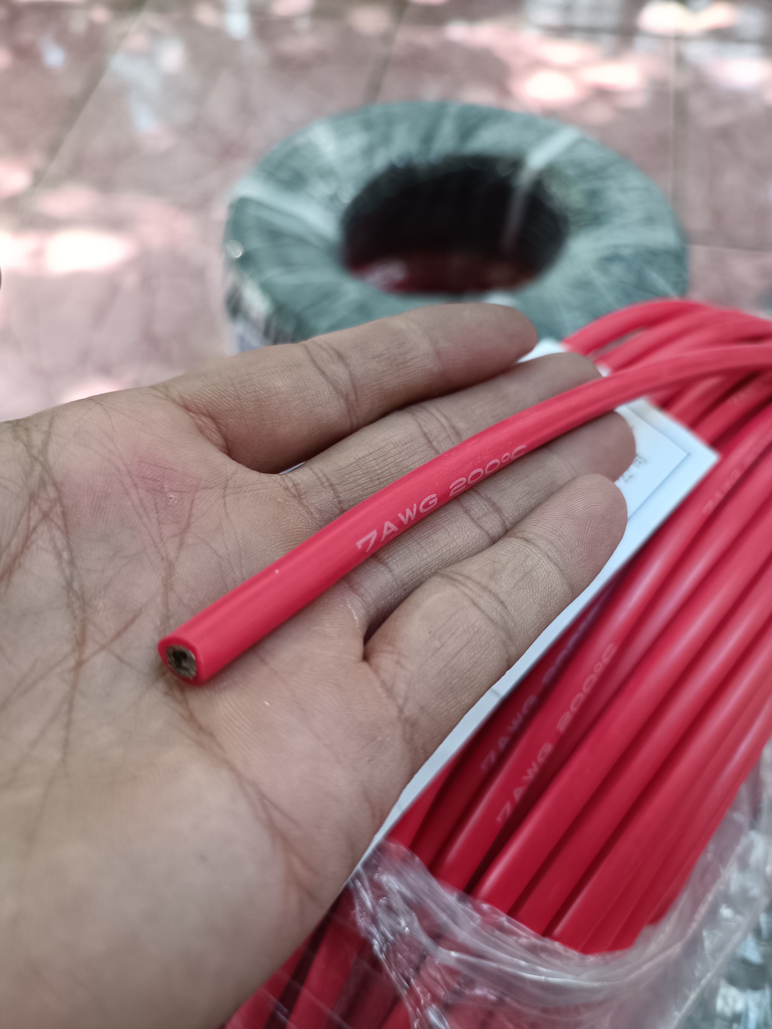 สายไฟซิลิโคน 20AWG , 18AWG , 16AWG , 14AWG , 12AWG , 10AWG , 8AWG สายทองแดง ทนความร้อนสูง 200องศา สายนิ่ม อ่อนตัว โค้งงอดี ราคาขายต่อ 1 เมตร