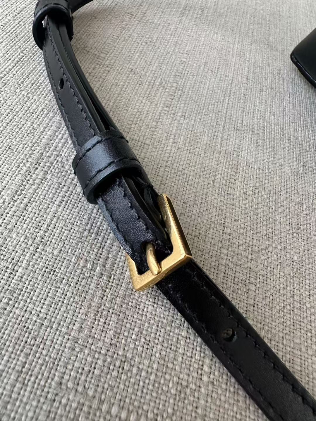 **do** กระเป๋าหนังแท้ YSL LE 37 MINI IN SHINY LEATHER มีสายยาวเสริม สินค้าใหม่ ของแท้