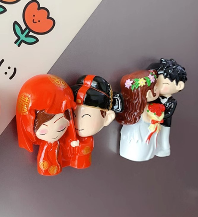 แม่เหล็กติดตู้เย็น บ่าวสาว สไตล์จีน และ สไตล์ ตะวันตก ที่ติดตู้เย็น คู่บ่าวสาว ของชำร่วยงานแต่งงาน สุดคิ้ว 166782