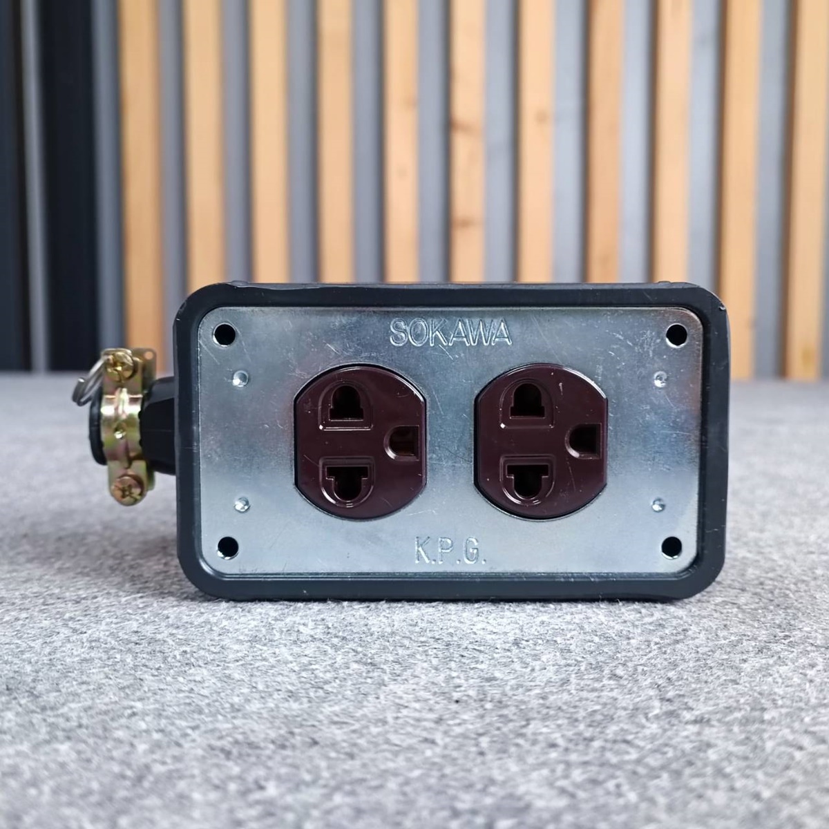 สีดำ บล็อคยางปลั๊กไฟ2ช่อง X-6 พร้อมเต้ารับคู่3ขา R270U-B สีดำ ปลั๊กไฟ ปลั๊กพร้อมเต้ารับ เอไอ-ไพศาล