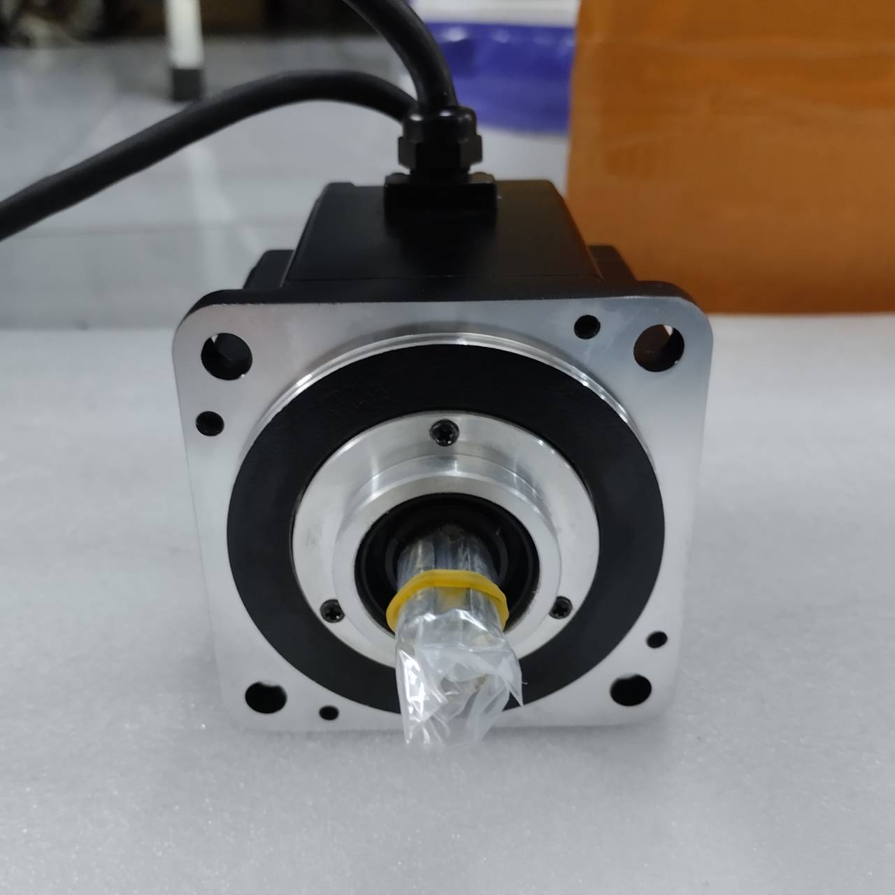 SGMP-04A314S SERVO MOTOR "YASKAWA"