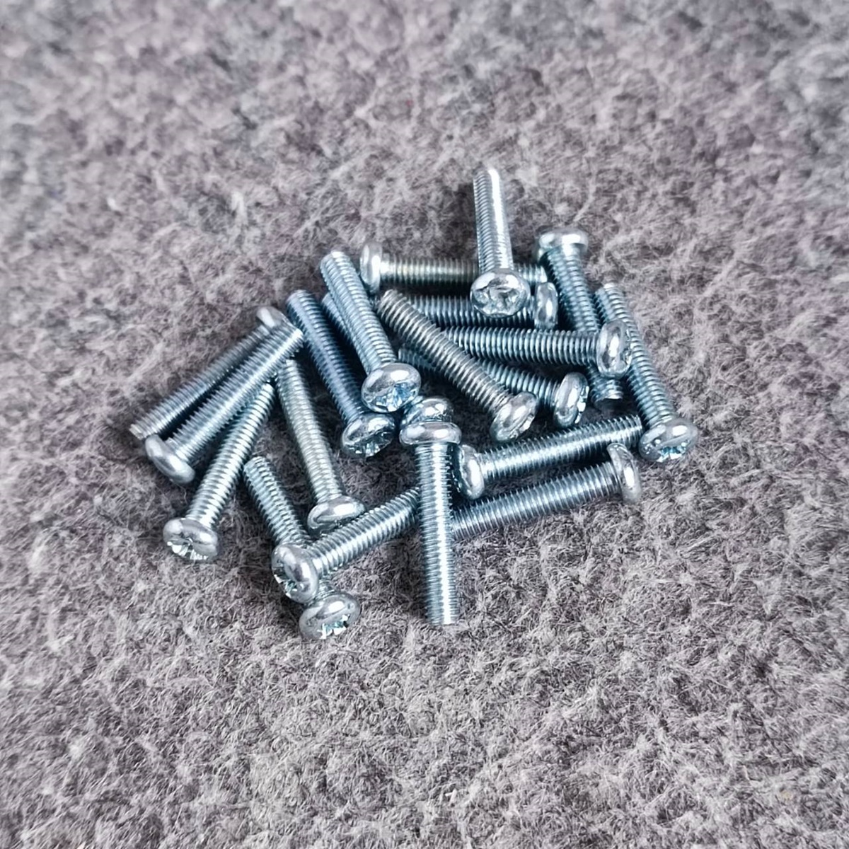 ถุง20ตัว สกรูJP 3X15 น็อต สกรู น็อตเกลียวละเอียด น็อตเกลียวละเอียดหัวกลม สกรูเกลียวละเอียด น็อตJP3X15 เอไอ-ไพศาล