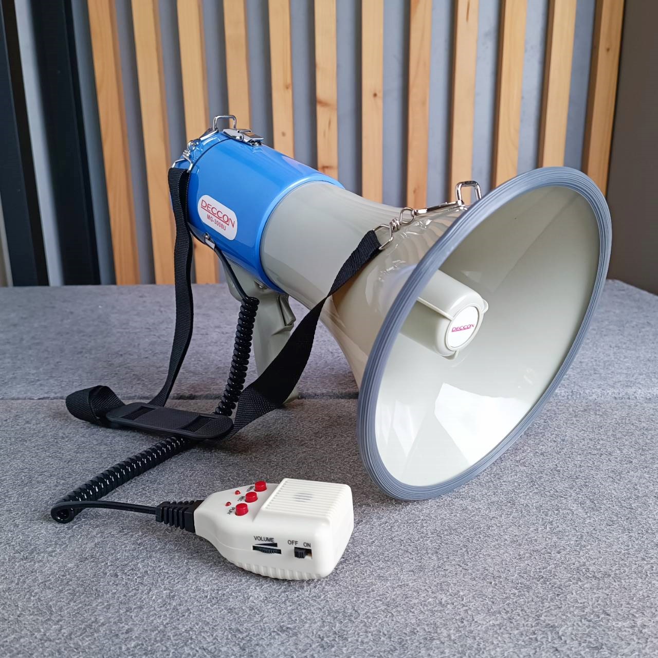 DECCON MG-3008U MG 3800โทรโข่งอัดเสียงได้ 9นิ้ว MG3008 U 70W เเบต USB โทรโข่ง ขนาด 9นิ้ว กำลัง 70วัตต์ แถมแบตเตอรี่ มีไซเรน MG 3008 U MG 3008U MG3008 U เอไอ-ไพศาล