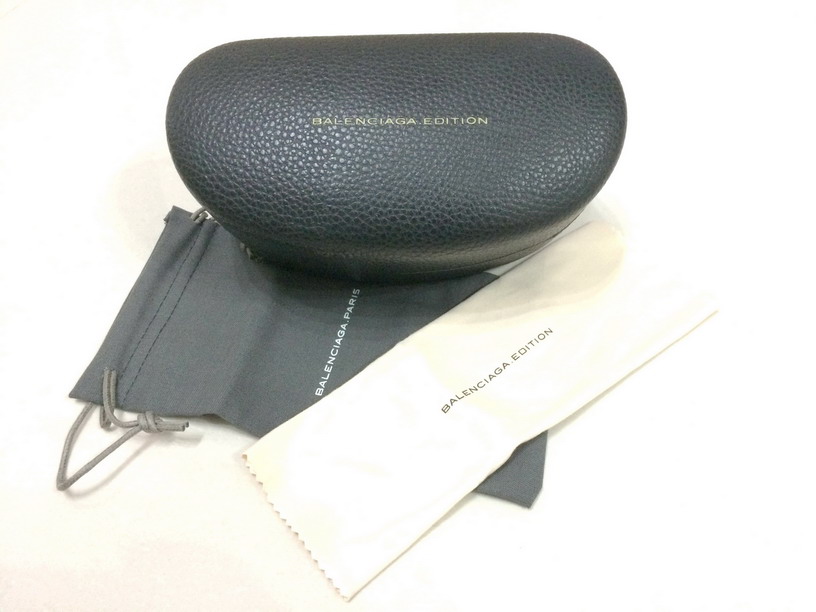 หมดแล้วค่ะ+++แว่นกันแดด Balenciaga บาลอง มาแล้วค่า ดังสุดๆและไฮโซมากมายค่ะแบรนด์นี้ ของแท้100%และถูกสุดๆ ส่งตรงจากUS.ค่ะ