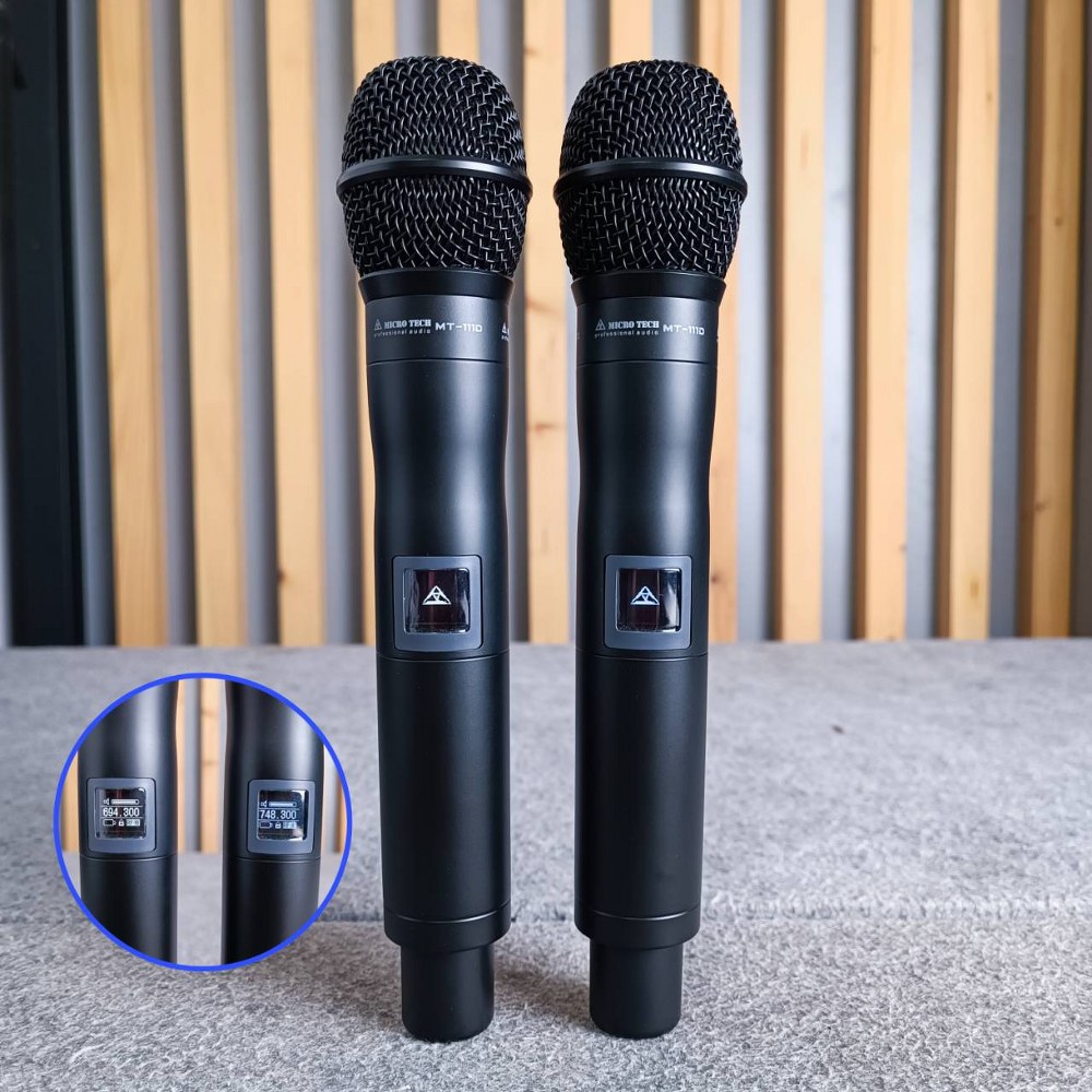 MICROTECH MT111D V3 ไมค์ลอยมือถือคู่UHF ไมค์ลอยคู่ ไมค์คาราโอเกะ MT-111D V3 แถม อุปกรณ์ย้ายเสา กระเป๋าเก็บไมค์ MT 111 D MT111 D MICRO TECH ไมโครเทค ไมค์ลอย - ถือคู่ ไมโครโฟนไร้สาย สามารถปรับเซ็ทที่ตัวเครื่อง และ ตัวไมค์ได้เลย เอไอ-ไพศาล +++