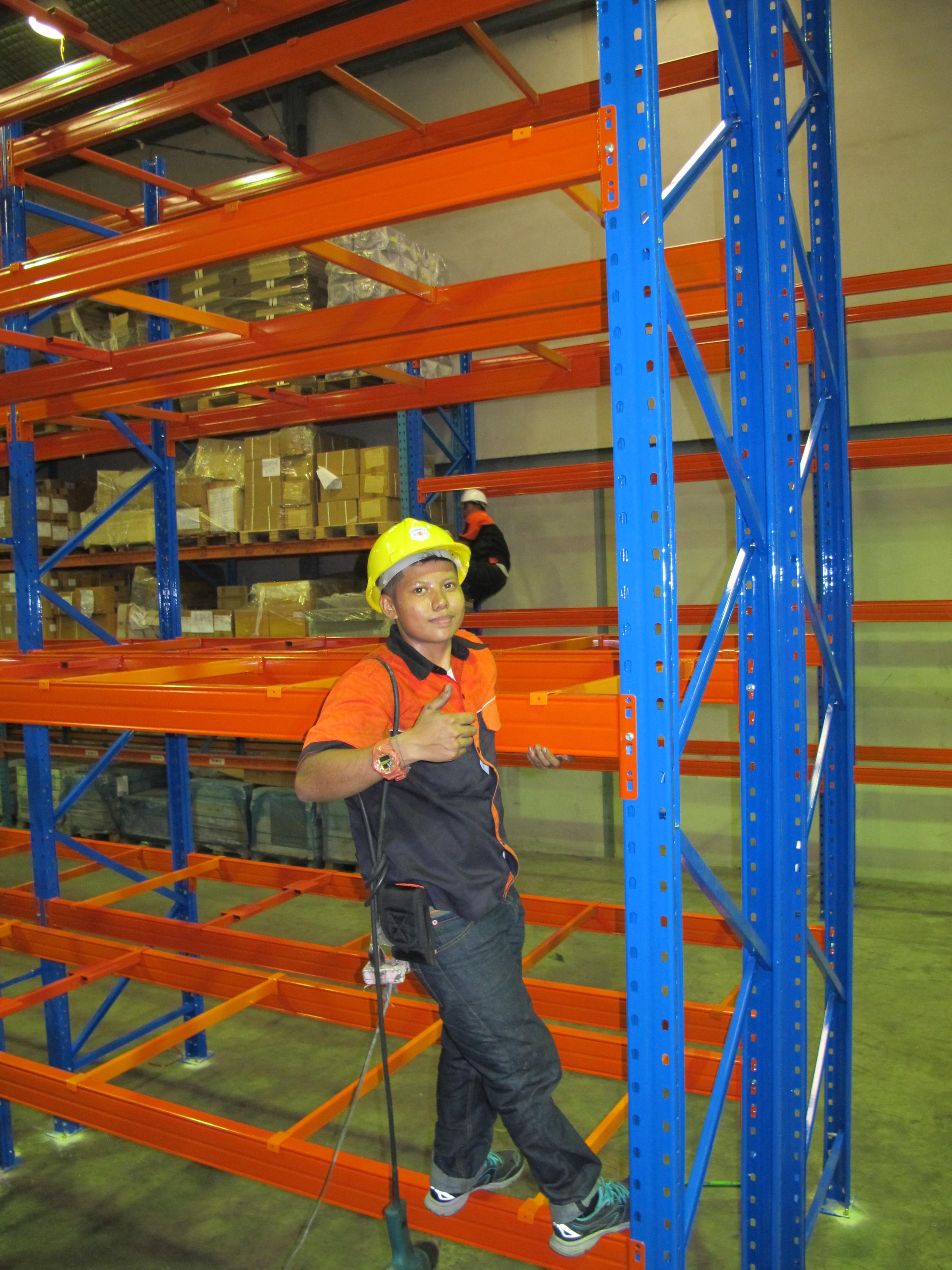 ชั้นวางสินค้าอุตสากรรมมือ สอง Selective Rack มือ สอง