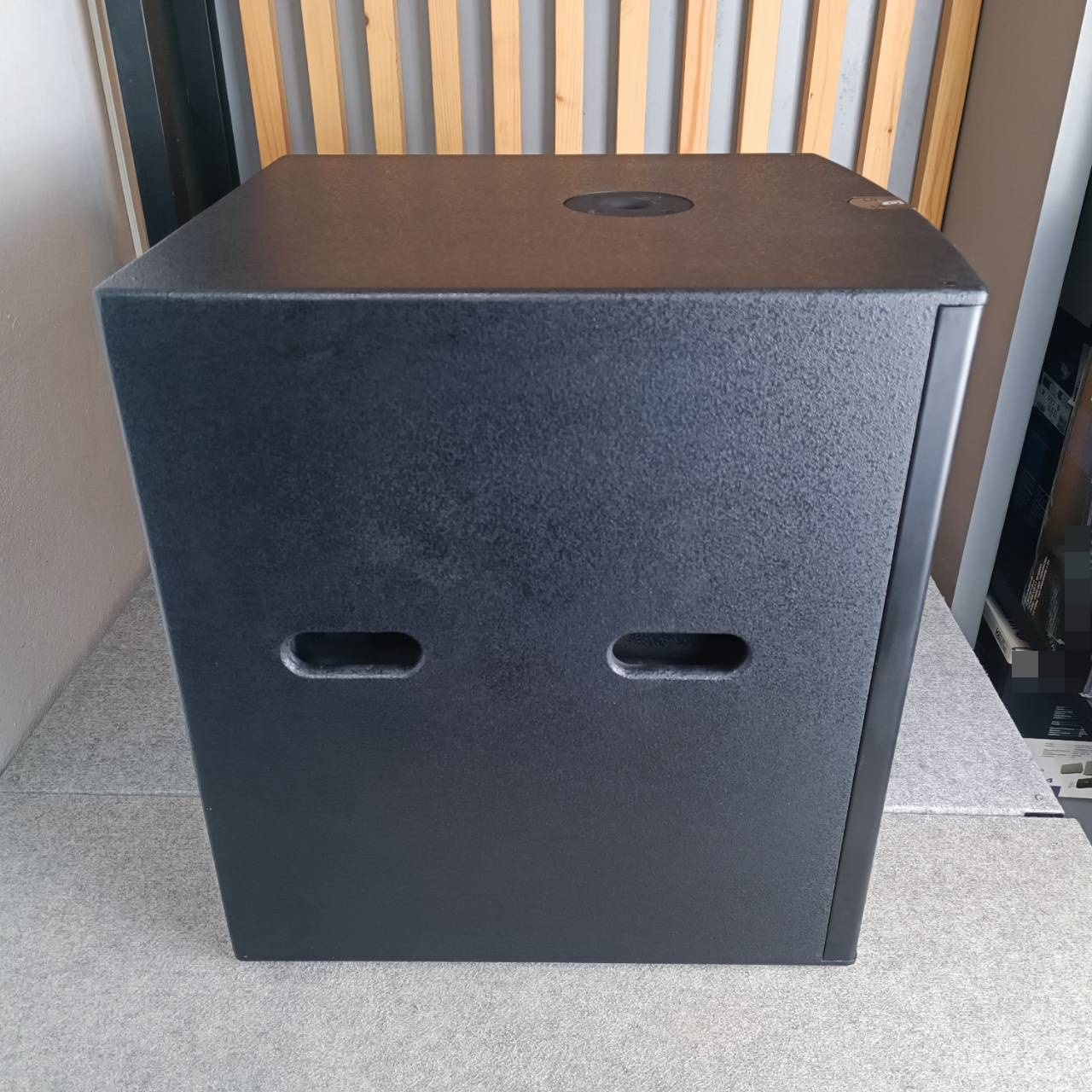 DE ACOUSTIC PD-18B ตู้ลำโพงซับ 18นิ้ว (ใบละ) ตู้ลำโพง 18 นิ้ว เหมาะสำหรับงานเสียงกลางแจ้ง สามารถวางเป็นมอนิเตอร์ได้ PD18B PD 18B เอไอ-ไพศาล