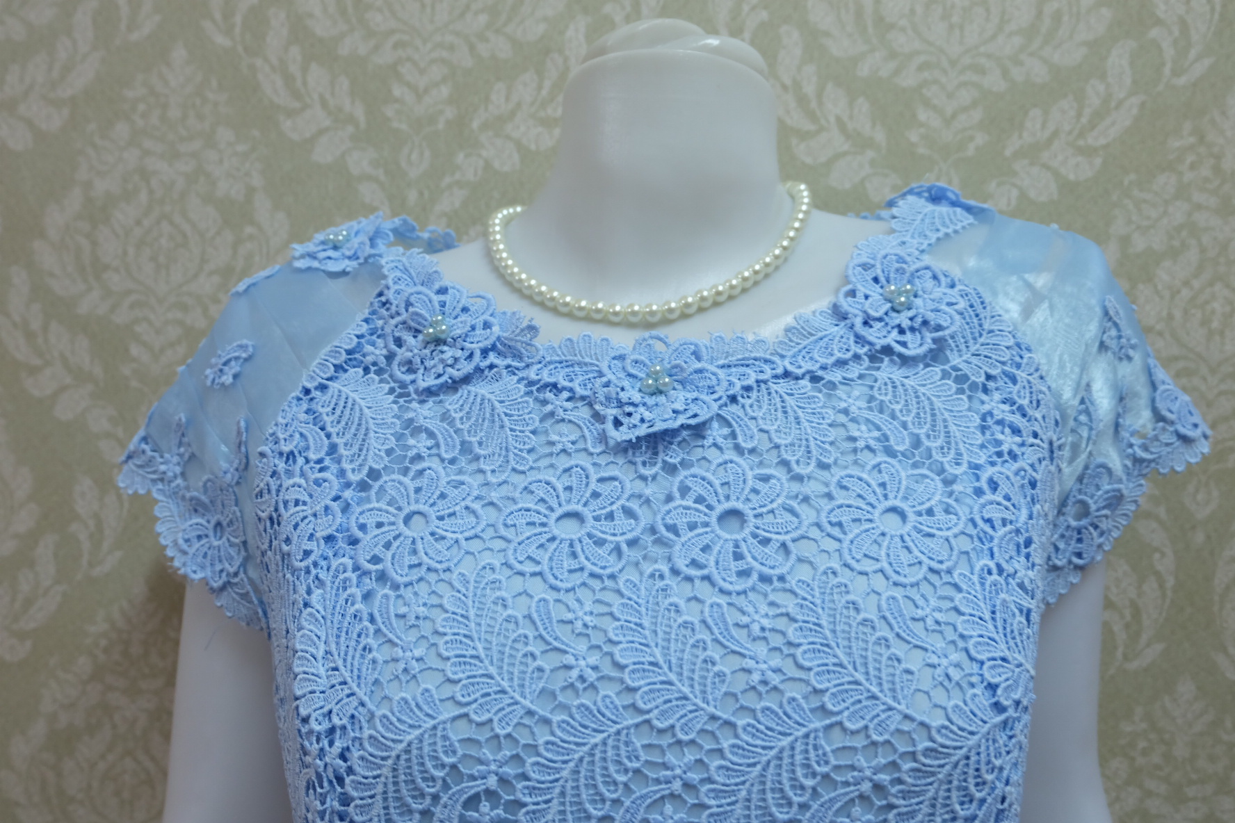 เสื้อลูกไม้คอตตอน ใส่สบาย ปักมุขรอบคอ แขนแต่งผ้าแก้ว เบอร์ 42 สีฟ้า