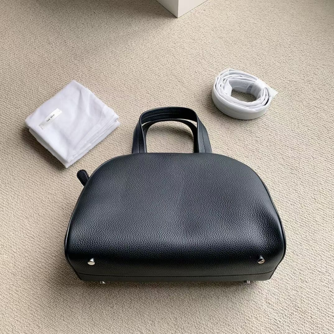 **do** กระเป๋าหนัง THE ROW TWO LOGO BOWLER BAG มี2 สี สินค้าใหม่ ของแท้