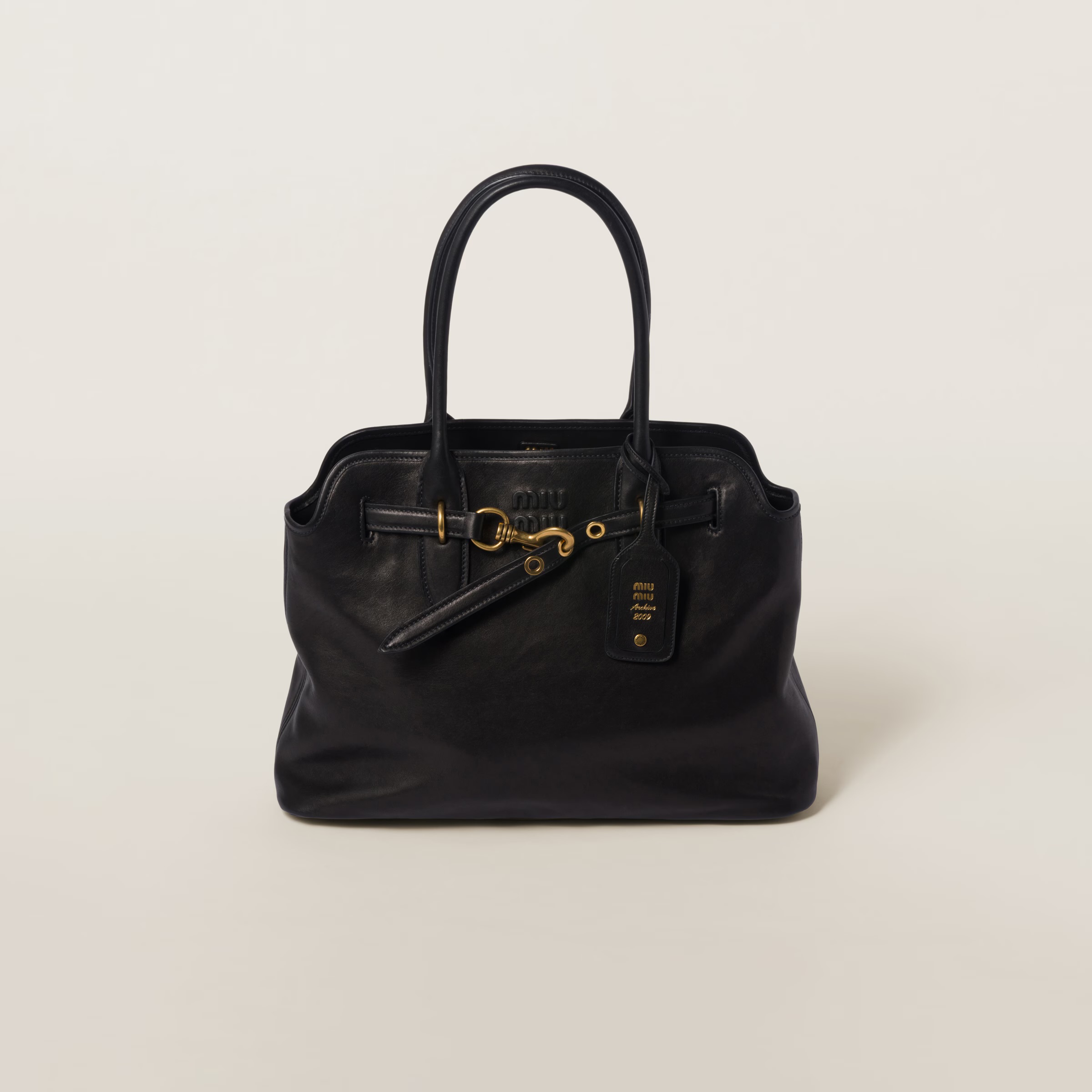 **C** กระเป๋าหนังแกะนิ่มมาก MiuMiu Aventure nappa leather bag สินค้าใหม่ ของแท้