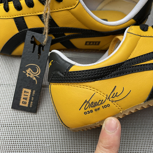 รองเท้าโอนิ ไทชิ Yellow / Black (X Bruce LEE) Rare item (Sz 38 euro คู่ที่ 038/100)