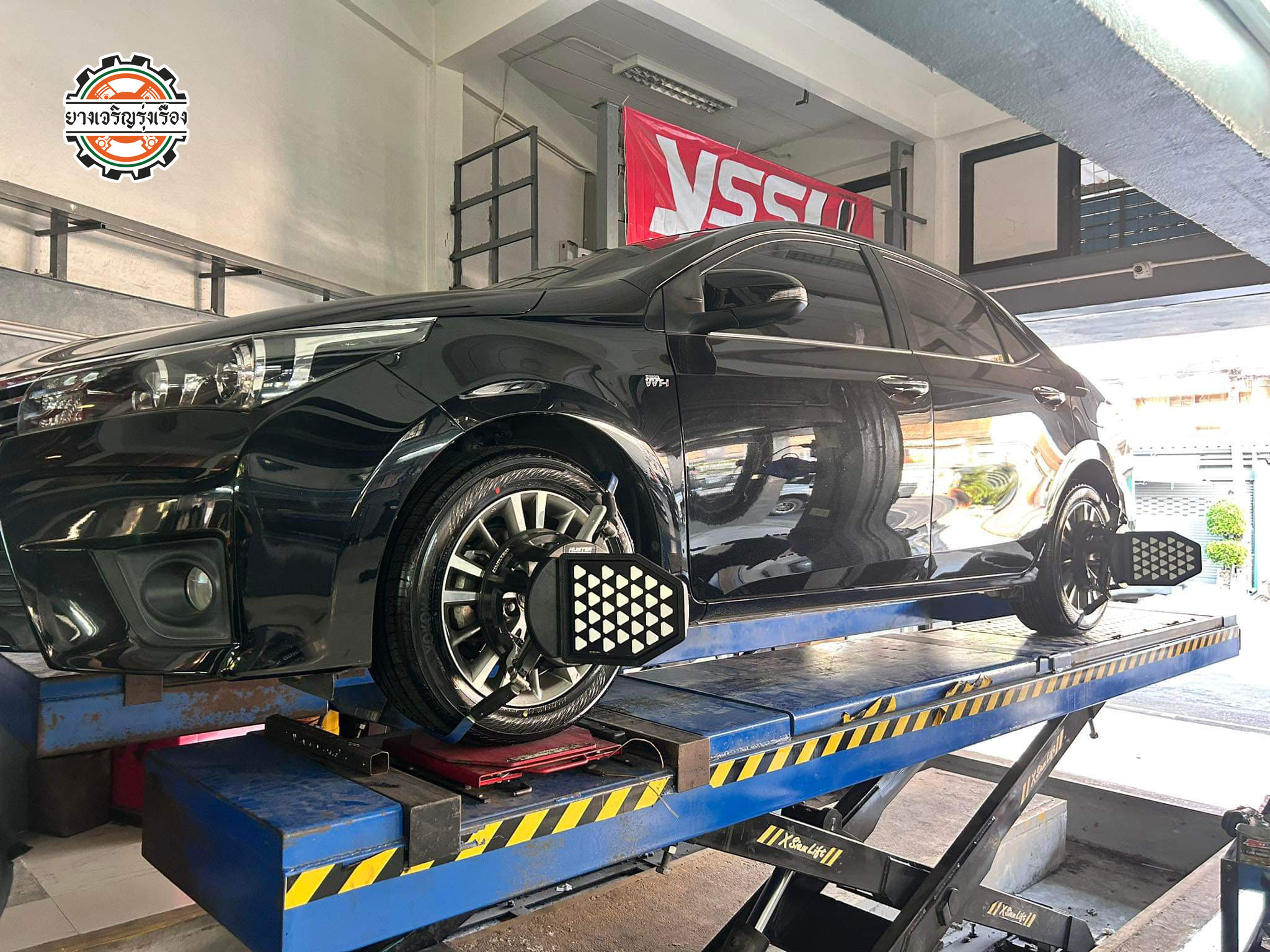 TOYOTA ALTIS เปลี่ยนยางรถยนต์ ขอยางรีดน้ำดี ๆ ผลิตญี่ปุ่น [+] YOKOHAMA ADVAN dB *91W ขนาด 205/55R16 𝙊𝙪𝙧 𝙎𝙚𝙧𝙫𝙞𝙘𝙚 บริการทางร้านเรารับทำอะไรบ้าง 🔧 ติดตั้งยางแบบไร้รอย 100% 🔧 บริการสลับยาง ตามอายุ 🔧 มียางรถยนต์ทุกยี่ห้อให้เลือกซื้อ 🔧 เช็คช่วงล่าง แก้ปัญหาให้ตรงจุด 🔧 บริการล้างลิ้นปีกผีเสื้อ 🔧 บริการเช็คระยะรถยนต์ 🔧 เปลี่ยนถ่ายของเหลวทั้งระบบ 🔧 ตั้งศูนย์ด้วยเครื่อง HUNTER นำเข้าจาก USA สอบถามข้อมูลเพิ่มเติม หรือนัดหมายเข้ารับบริการ Tel : 08-6569-1915 Tel : 08-6544-5963 Line id : @88rw Tiktok : https://www.tiktok.com/@88rwycrr Youtube : https://youtube.com/@88rw Facebook : https://www.facebook.com/88rwtire Location : https://goo.gl/maps/HrNUAZXPN94KvxZ98?coh=178573&entry=tt #รถยนต์มีปัญหาไม่รู้ต้องแก้ตรงไหน ทางเรายินดี ตรวจหาปัญหาและหาวิธีแก้ บอกลูกค้าก่อนลงมือทำเสมอราคาเป็นธรรมไม่เอาเปรียบ สบายใจคุณลูกค้า ---------------------------------- ดูแลให้คำปรึกษาทุกปัญหาคาใจ ไม่ทิ้งลูกค้า มีบริการหลังการขาย 【ให้ผู้เชี่ยวชาญของเรา ดูแลรถคุณ】 ร้านยางเจริญรุ่งเรือง ยินดีต้อนรับครับ ---------------------------------- #โช๊คอัพรถยนต์ #monroe #yss #kayaba #profender #ร้านยางเจริญรุ่งเรือง #นนทบุรี #งามวงศ์วาน #amsfix #บริการช่วงล่างรถยนต์ #ซ่อมบำรุงช่วงล่าง #เซทอัพโช๊คอัพรถยนต์