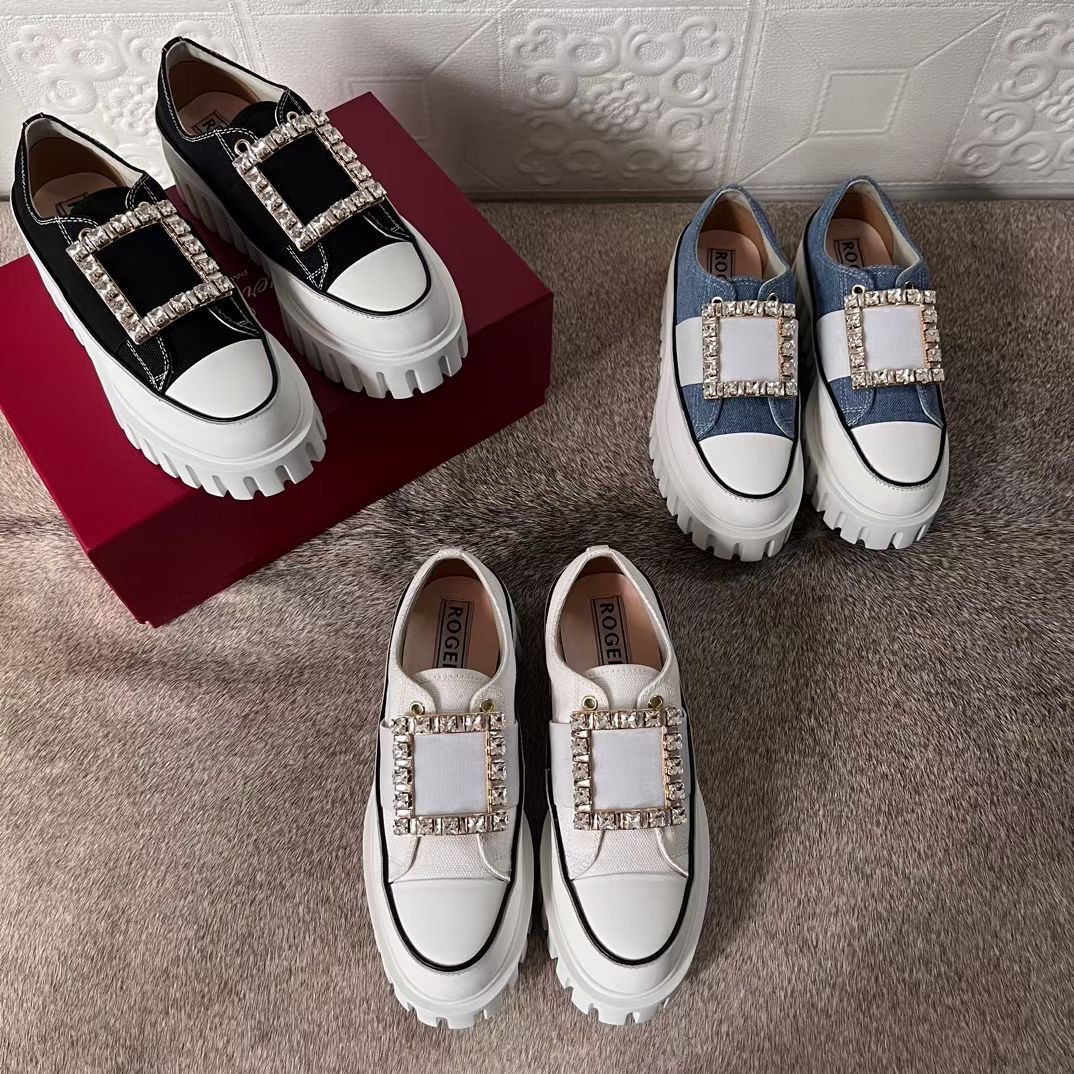 **do** รองเท้าหัวเข็มขัดประดับเพชร Roger Vivier มี 3 สีให้เลือก สินค้าใหม่ ของแท้