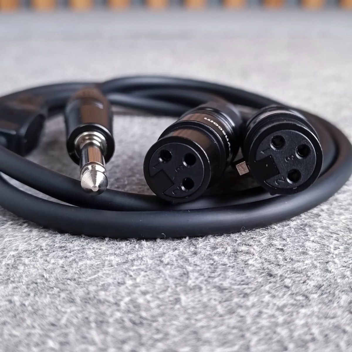 ยาว1เมตร DYNACOM J304 สายPHONE MONOออกXLRเมียx2 1เมตร สายY สายสัญญาณ XLRตัวเมียx2 ออก P.MIC MONO 6.35mm. เอไอ-ไพศาล