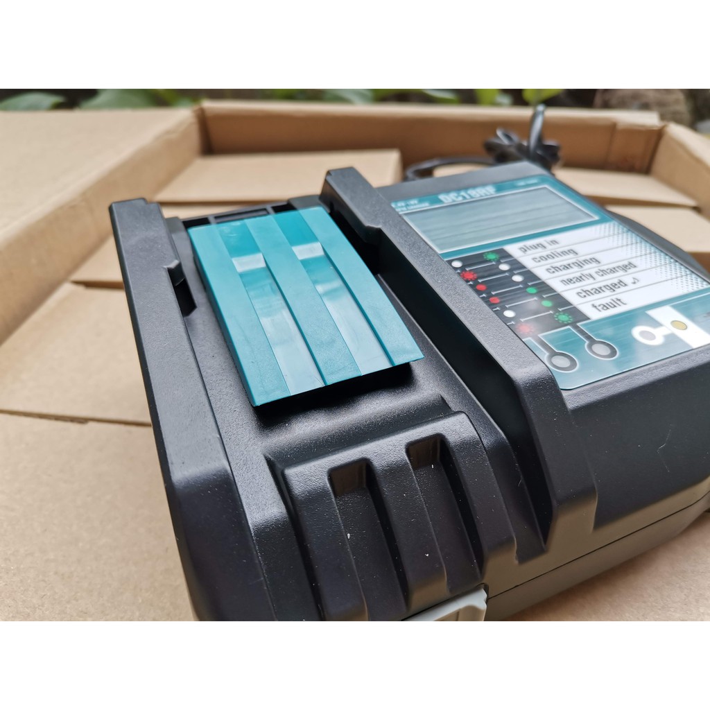 ที่ชาร์จแบต Makita มากีต้า 18V 3.5A รุ่นชาร์จเร็ว มีจอ งานเทียบคุณภาพดี มีหน้าจอแสดงการชาร์จ