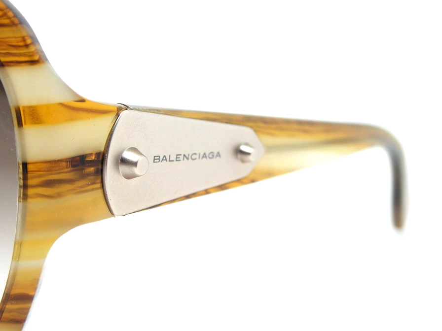 แว่นกันแดด Balenciaga บาลอง มาแล้วค่า ดังสุดๆและไฮโซมากมายค่ะแบรนด์นี้ ของแท้100%และถูกสุดๆ ส่งตรงจากUS.ค่ะ