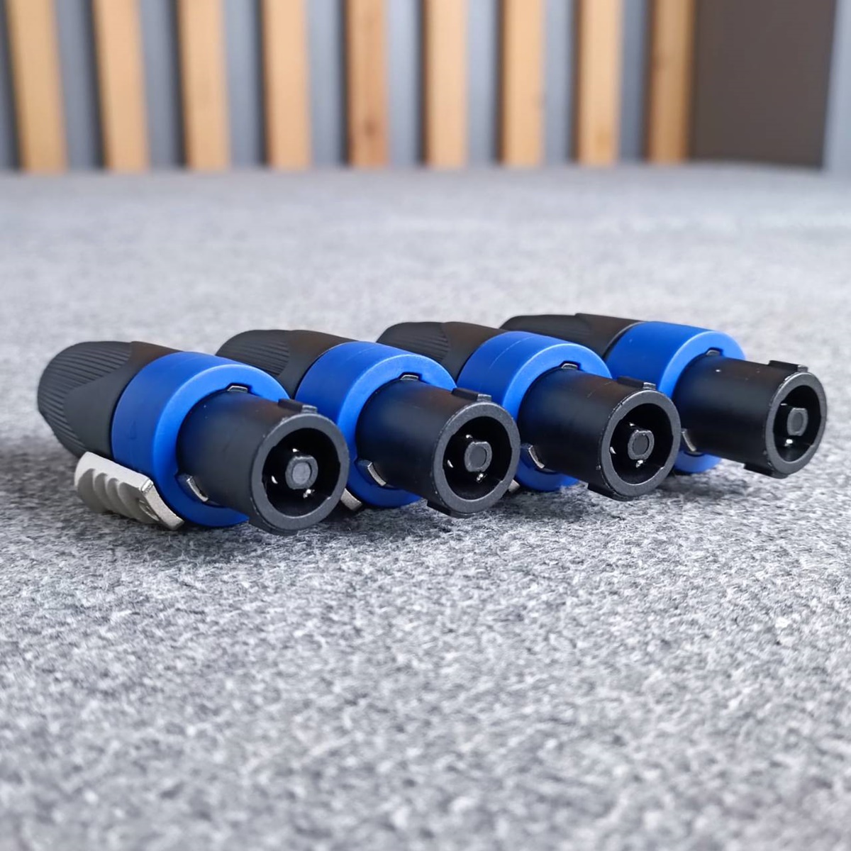 แพ็ค4ตัว สีน้ำเงิน KANE COPPER2 speakon ตัวผู้ สีน้ำเงิน ปลั๊กสเปคคอน 4ขั้ว สเปคคอนตัวผู้ สเปคคอนตู้ลำโพง เอไอ-ไพศาล