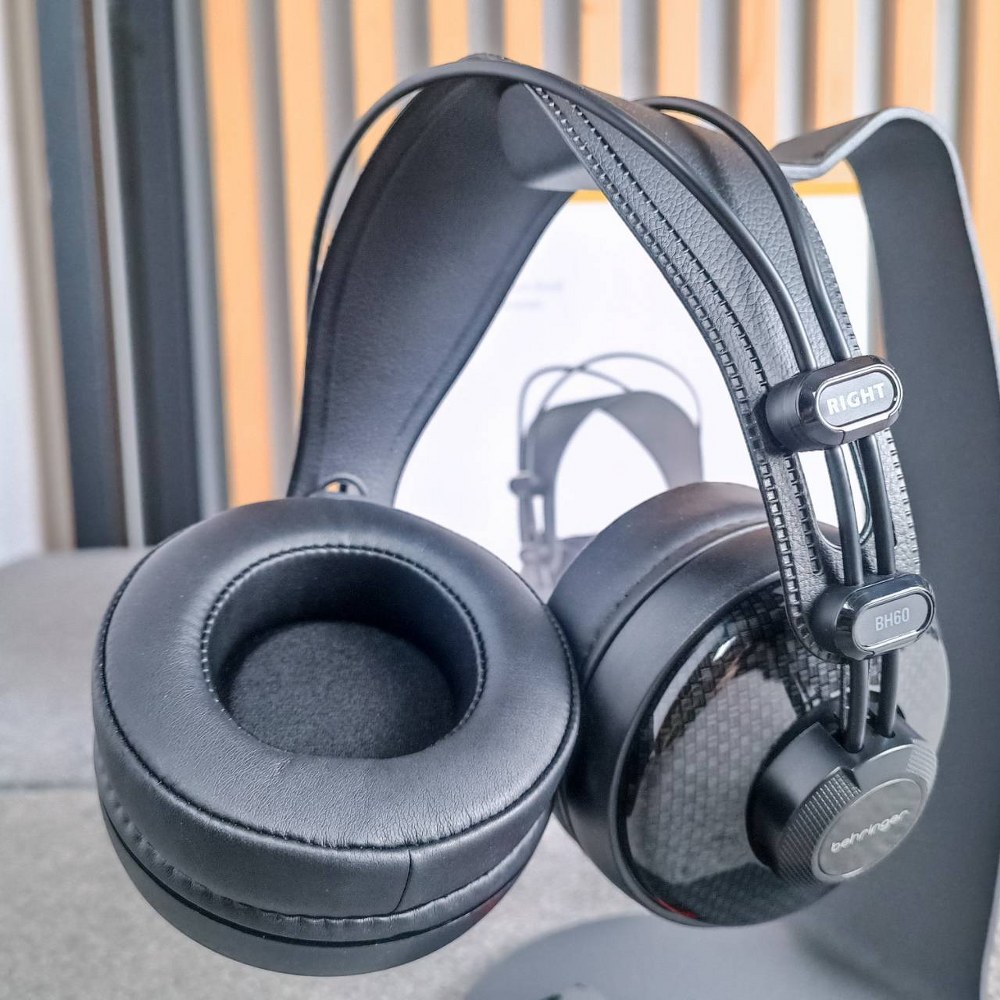 ราคาเฉพาะหูฟังไม่รวมขาแขวน BEHRINGER BH-60 หูฟัง หูฟังครอบหู หูฟังมอนิเตอร์ หูฟังสตูดิโอ Studio Monitoring Headphones BH 60 BH60 เอไอ-ไพศาล