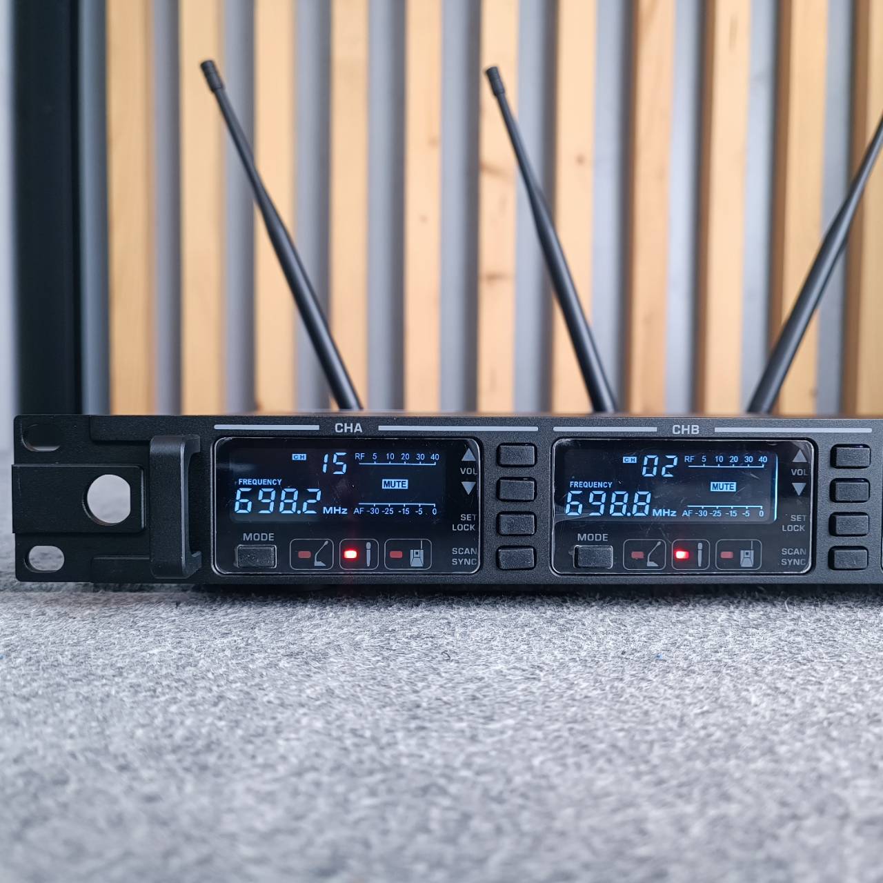 ไมค์4ด้าม MICROTECH MT-999E (4CH) ไมค์ลอย 4ด้าม UHF ไมค์โครโฟน ไมค์ลอย ไมโคร เทค MT 999E MT999E เอไอ-ไพศาล