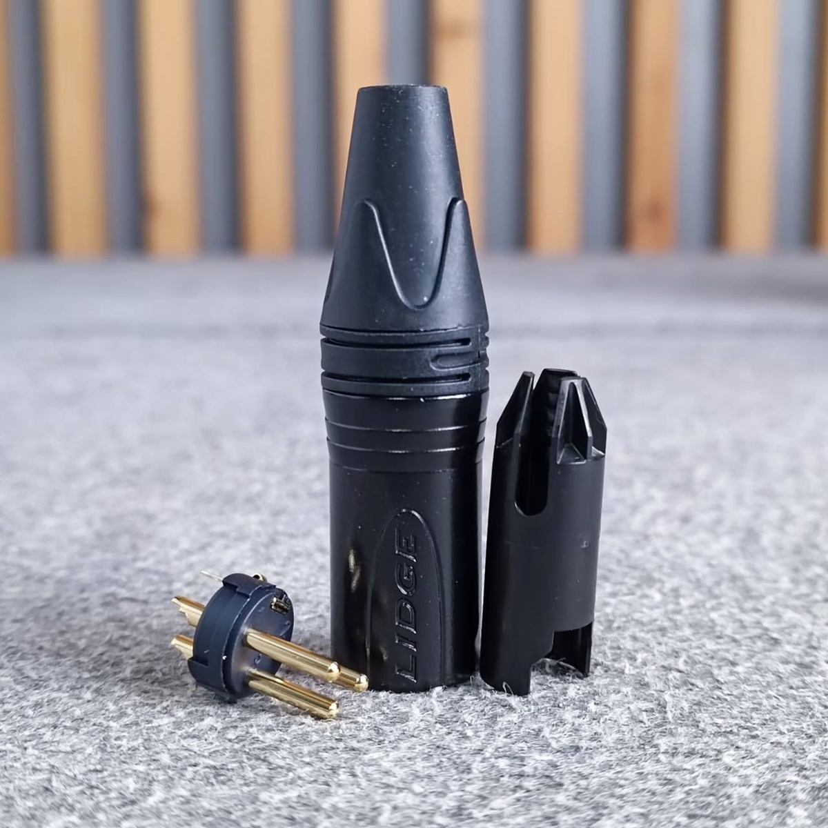 ยกกล่อง30ตัว แจ๊ค XLR ตัวผู้ 3ขา LIDGE YM-002B ปลั๊ก XLR ตัวผู้ CANNON แคนนอน YM002B YM 002 B สีดำขั้วชุบทอง เอไอ-ไพศาล