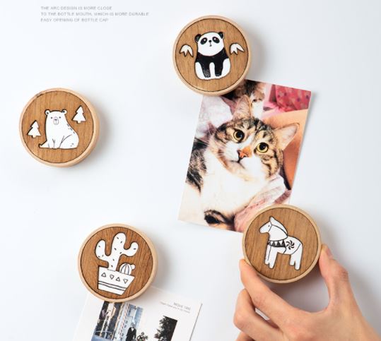 ที่ิเปิดขวดไม้ ทรงกลม พร้อมแม่เหล็ก ติดตู้เย็น ที่เปิดขวด ลายหมีแพนด้า ลายม้า ของชำร่วยที่เปิดขวด แบบเก๋ ๆ 641816