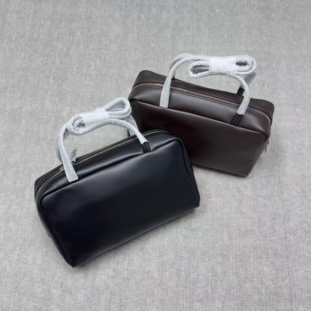 กระเป๋าหนังแกะ THE ROW Astra leather tote bag มี 2 สี หนังนุ่มมาก สินค้าใหม่ ของแท้