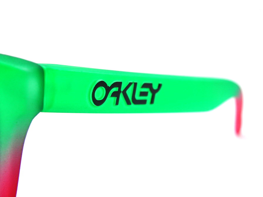 แว่นกันแดด Oakley MPH Frogskins สี Grenade Fade ใส่เท่ห์สุดๆค่ะ ของแท้และถูกที่สุด ส่งตรงจากUS.ค่ะ
