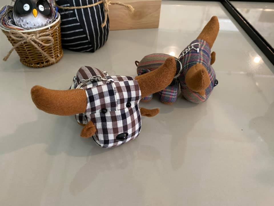 พวงกุญแจตุ๊กตาผ้าขาวม้าควายน้อย ทำจากผ้าขาวม้า งานแฮนด์เมด