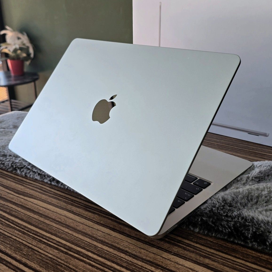🐯🌑 พกพาง่ายสุดๆ❕️🪄✨️ MacBook Air 13.6" M3(2024) 8/256GB Startlight 🔮✨️ #แบต98% #สภาพสวย 🌕🚀 🌿 M3 / 8GB / 256GB SSD / Thunderbolt / 13.6" / แบต98% 🌿
