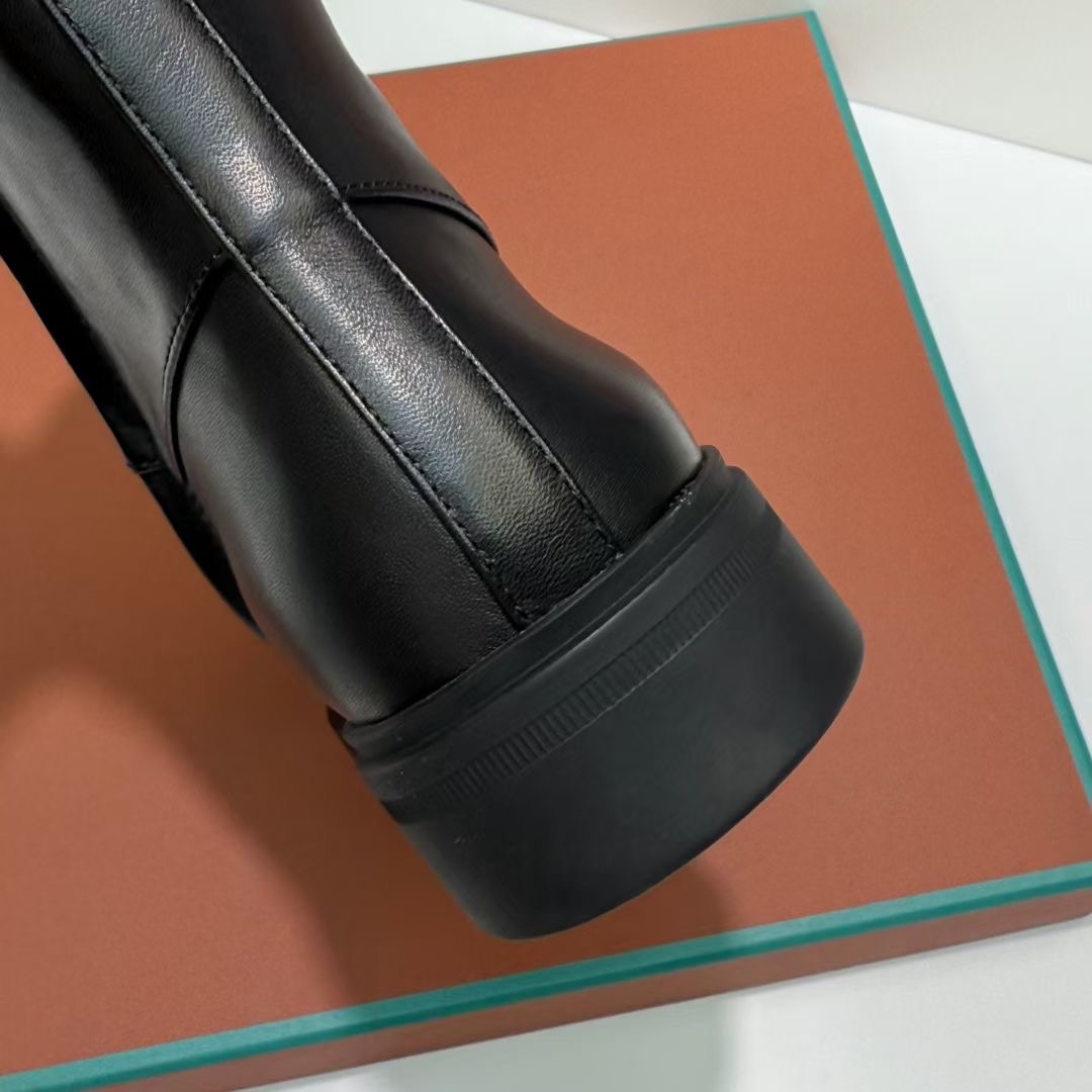 **do** รองเท้าหนังบู้ทสั้น Loro Piana Kilda Ankle Boot มีซิปข้าง หนังนิ่มมาก มีไซส์ 35-39 สินค้าใหม่ ของแท้