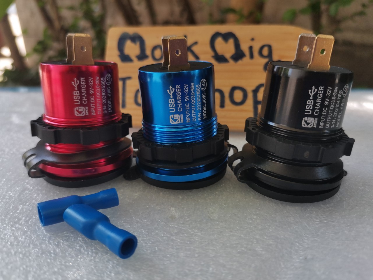 USB Charger อลูมิเนียม QC 3.0A พร้อมสวิทช์สัมพัส งานดี ไฟสวย ชาร์จเร็ว Power Box / รถยนต์