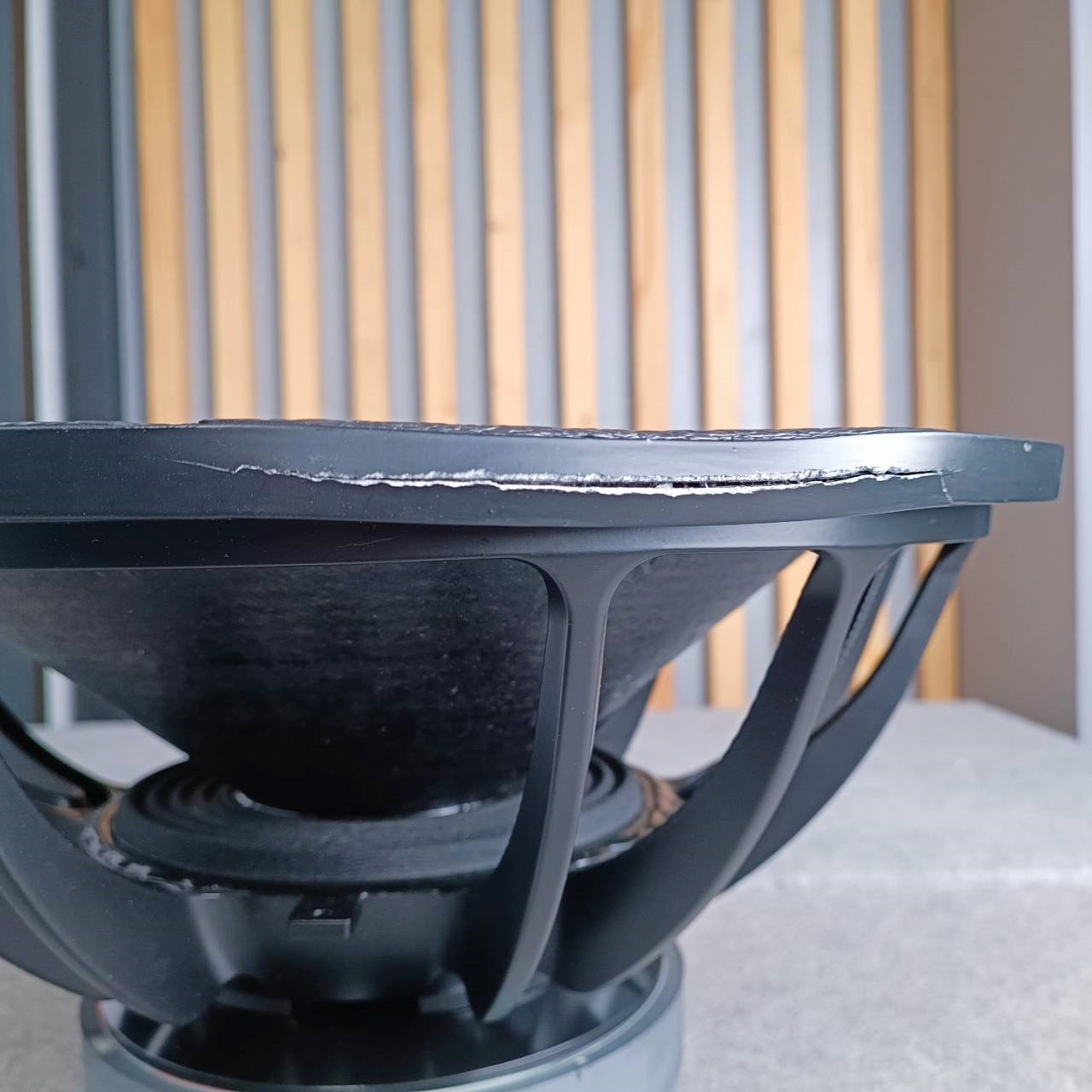 สินค้าเสียหายจากการขนส่ง KANE 18TBW100 ลำโพง18" โครงหล่อ 16Kg ขอบแตกเยอะเสียงไม่เบียด โครงหล่อ แข็งแรงทนทาน แม่เหล็กขนาดใหญ่ สไปเดอร์ 2ชั้น วอยล์ 4นิ้ว เอไอ-ไพศาล