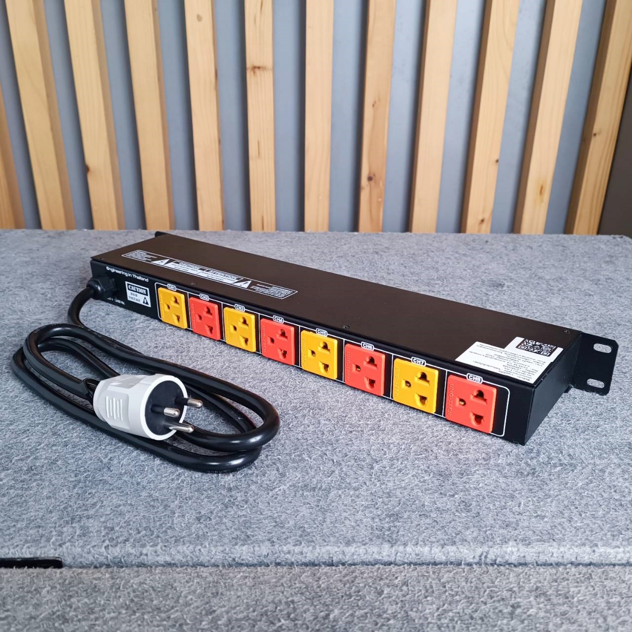 COMSON AEC-99 ปลั๊กRACK โชว์V และ A มีเบรคเกอร์ ปลั๊กไฟติดแร็ค 9 ช่อง USB 2 ช่อง AEC 99 AEC99 AC99 AC 99 **จอแสดงโวลท์ และปลั๊กอาจมีการเปลี่ยนสีตามล็อตการผลิต**