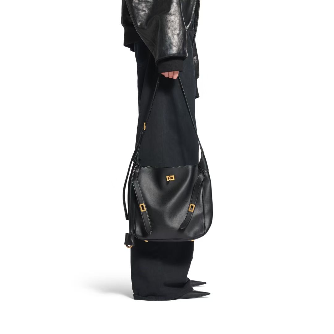 **do** กระเป๋าหนังแท้ Balenciaga WOMEN'S BEL AIR HOBO BAG SMALL IN BLACK สินค้าใหม่ ของแท้