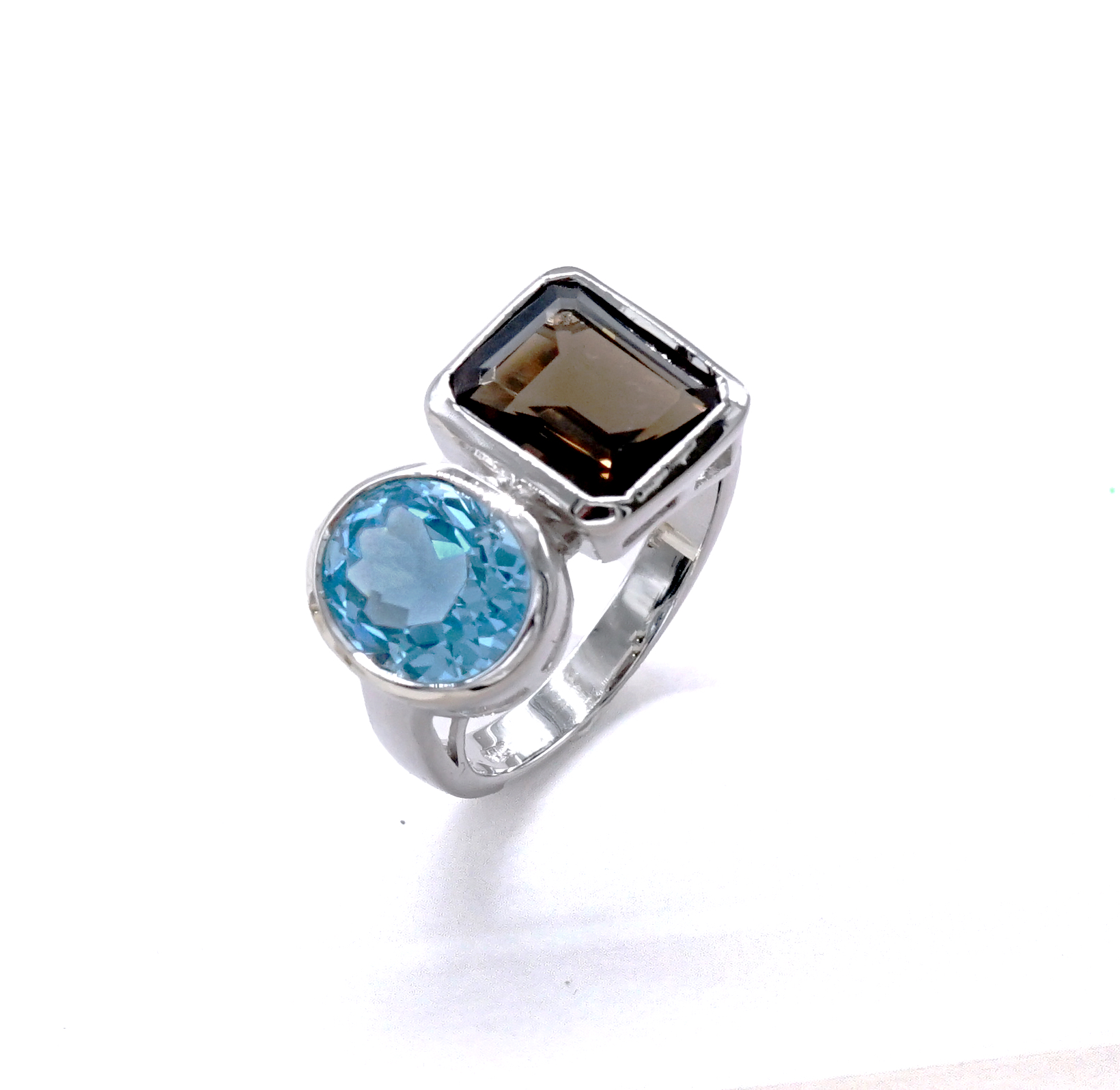 แหวนเงินแท้ ฝังพลอย บลูโทพาส (Blue Topaz) และ สโมกกี้ควอตซ์ (Smoky quartz )