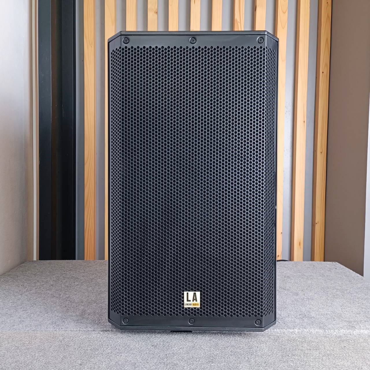 LINEAR AUDIO LA-30A V2 ตู้ลำโพง ACTIVE 12นิ้ว ตู้ลำโพง ACTIVE 12นิ้ว ผู้นำเข้าเดียวกับ MARANI ลำโพงแอคทีฟ ลำโพง เสียงกลาง ลำโพงมีเเอมป์ในตัว ผู้นำเข้าเดียวกับ MARANI LA 30A LA30A V2 เอไอ-ไพศาล