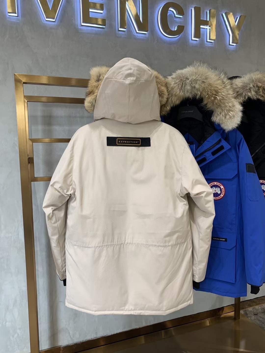 **Do** เสื้อ Canada Goose ใส่ได้ชาย หญิง สำหรับหนาวหรือหิมะตก ฮู้ดขนเฟอร์ มี 6 สีให้เลือก สินค้าใหม่ ของแท้
