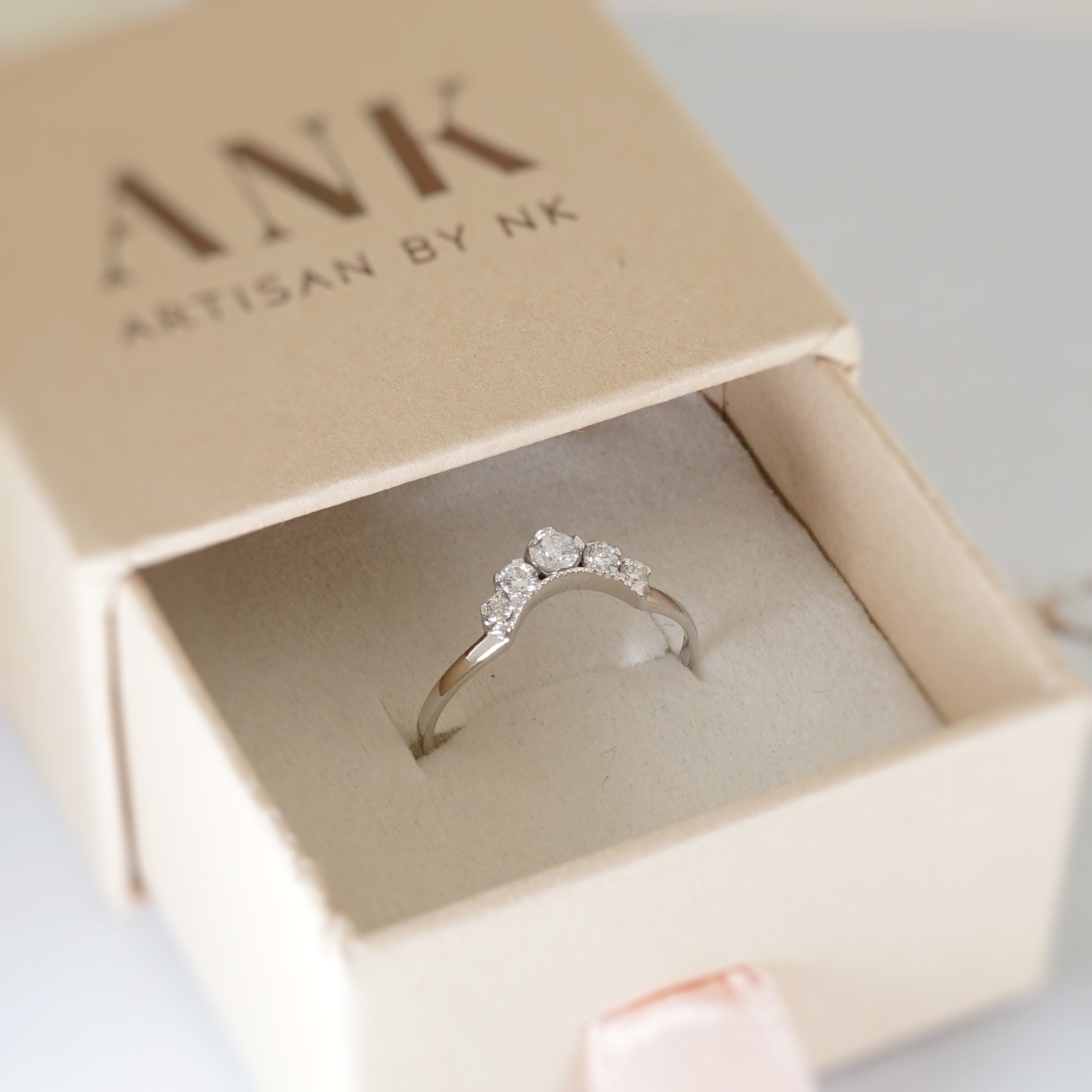Little Tiara Diamond Ring แหวนเพชรแท้รูปทรงน่ารักที่เราได้รับแรงบันดาลใจมาจากมงกุฎอันจิ๋วๆที่สาวๆทุกคนต้องเคยใส่สมัยเด็กๆตอนเป็นเล่นเป็นเจ้าหญิง